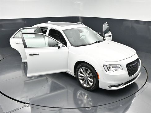 Used 2017 Chrysler 300 C w/ Safetytec Plus Group AWD/4WD image 34