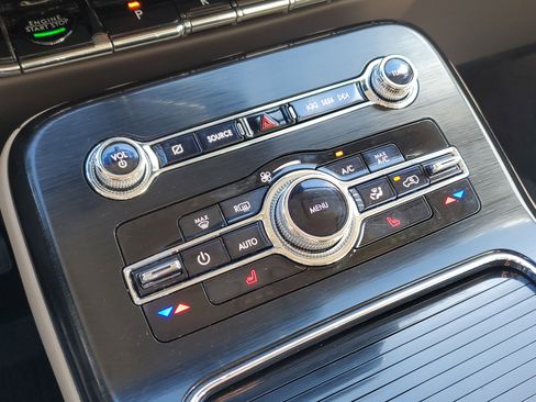 Certified 2022 Lincoln Nautilus FWD w/ Premium Package image 24