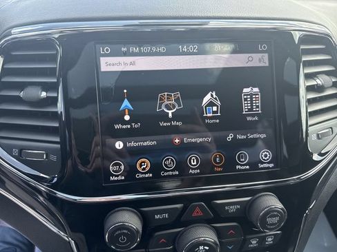 Used 2020 Jeep Grand Cherokee Overland AWD/4WD image 22