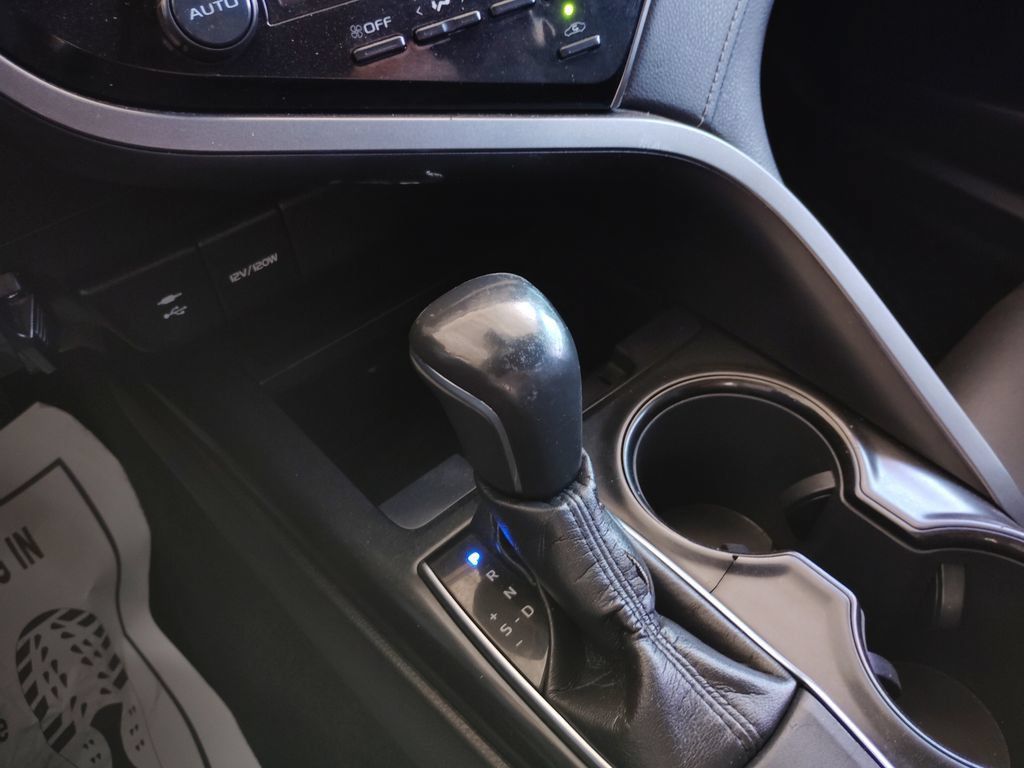 Used 2019 Toyota Camry SE w/ Carpet Mat Package FWD image 28