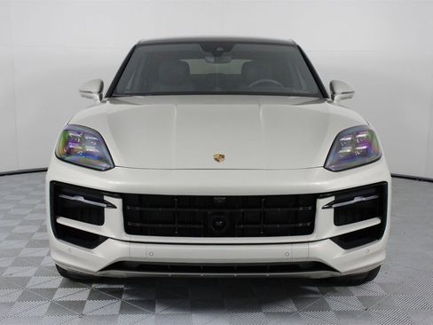 Used 2025 Porsche Cayenne E-Hybrid Coupe image 10