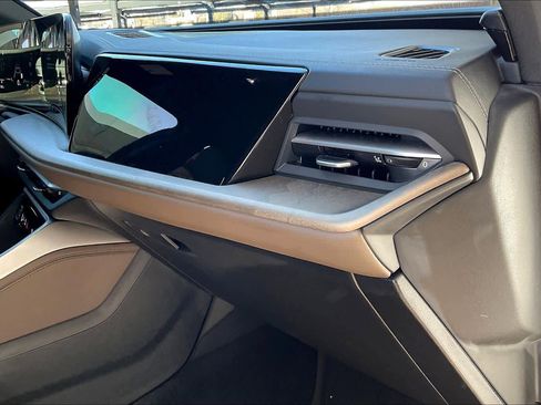 Used 2025 Audi Q5 Premium w/ Convenience Package image 17