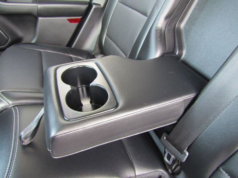 Used 2022 Ford Escape Titanium FWD image 17