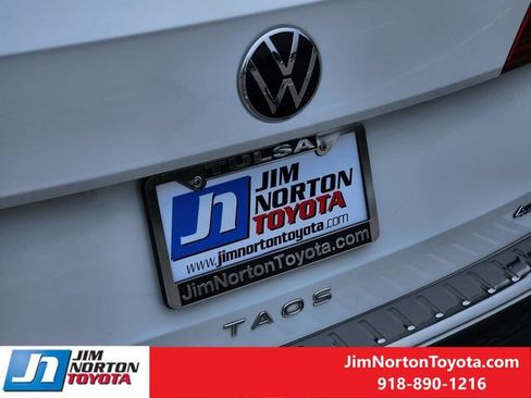 Used 2023 Volkswagen Taos SE w/ Panoramic Sunroof Package AWD/4WD image 12
