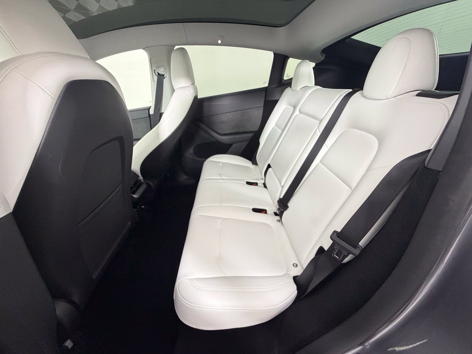 Used 2024 Tesla Model Y Long Range AWD/4WD image 14