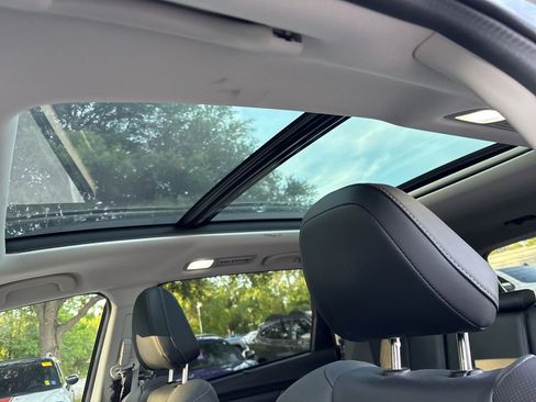 Used 2022 Subaru Ascent Limited w/ Technology Package image 4