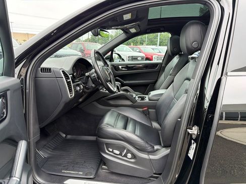 Used 2021 Porsche Cayenne AWD/4WD image 11