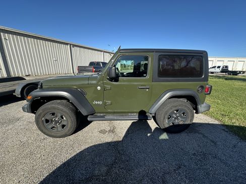 Used 2020 Jeep Wrangler Sport image 4