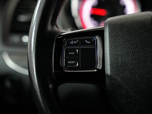 Used 2015 Dodge Grand Caravan SE image 12