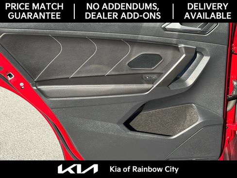 Used 2023 Volkswagen Tiguan SE w/ Panoramic Sunroof Package image 12