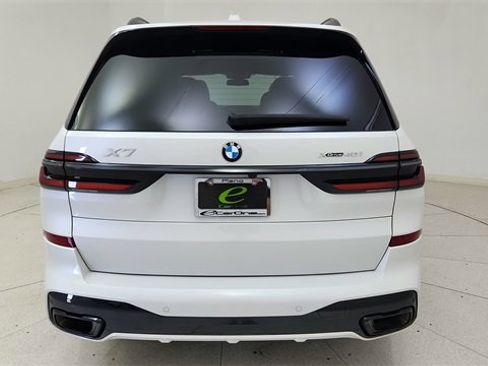 Used 2025 BMW X7 xDrive40i w/ M Sport Package image 5