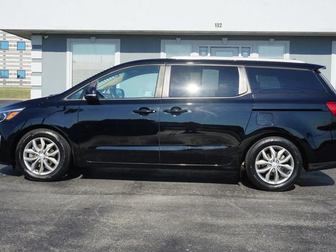 Used 2019 Kia Sedona EX FWD image 8