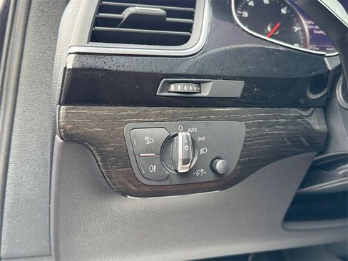 Used 2018 Audi Q7 3.0T Premium image 31