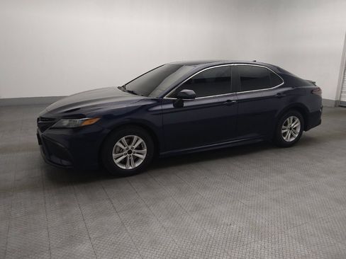 Used 2022 Toyota Camry SE FWD image 2