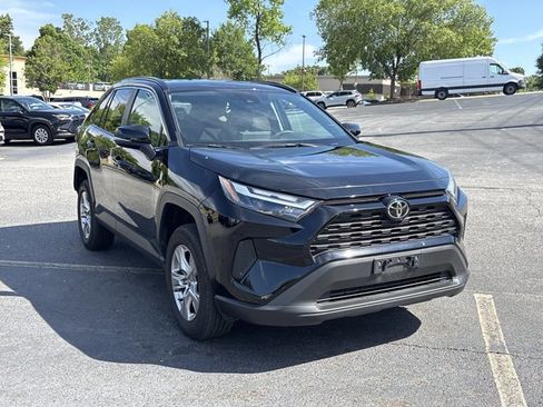 Used 2025 Toyota RAV4 XLE FWD image 3