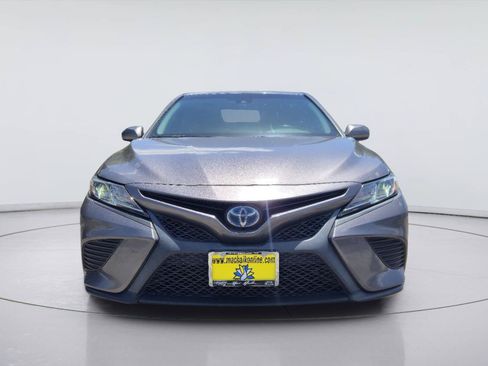 Used 2020 Toyota Camry SE FWD image 8