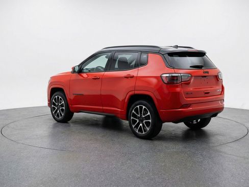 Used 2025 Jeep Compass Trailhawk AWD/4WD image 6