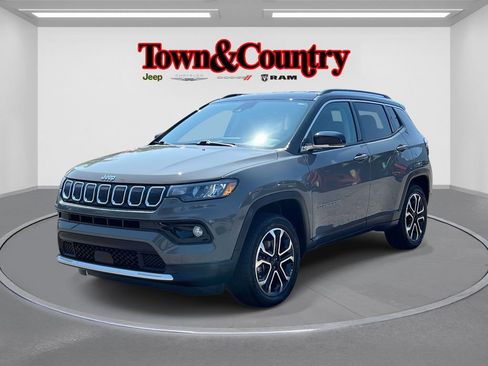 Certified 2022 Jeep Compass Limited image 3