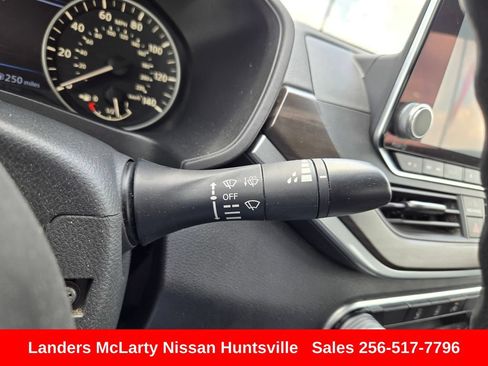 Used 2024 Nissan Altima 2.5 SV FWD image 22