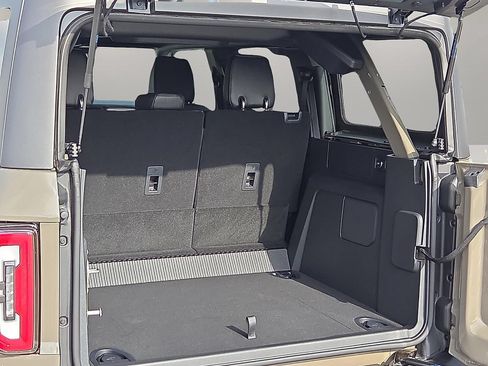 Used 2025 Ford Bronco Outer Banks w/ Sasquatch Package AWD/4WD image 8
