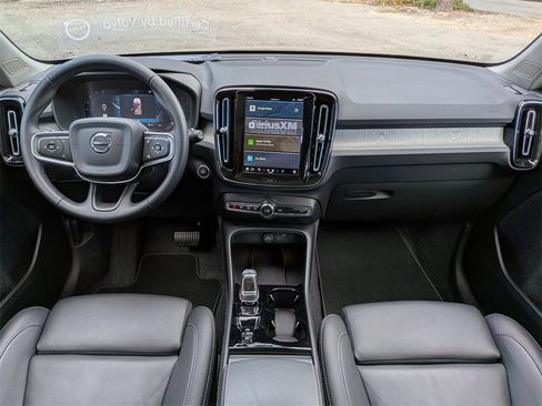 Certified 2025 Volvo XC40 B5 Plus image 15
