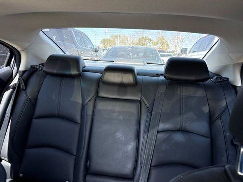 Used 2018 MAZDA MAZDA3 Touring FWD image 11