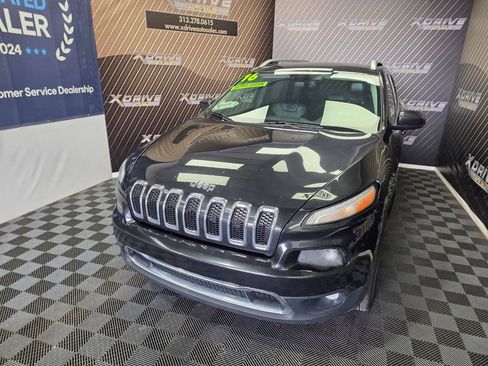 Used 2016 Jeep Cherokee Limited AWD/4WD image 3