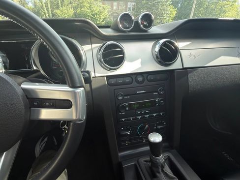 Used 2006 Ford Mustang GT RWD image 13