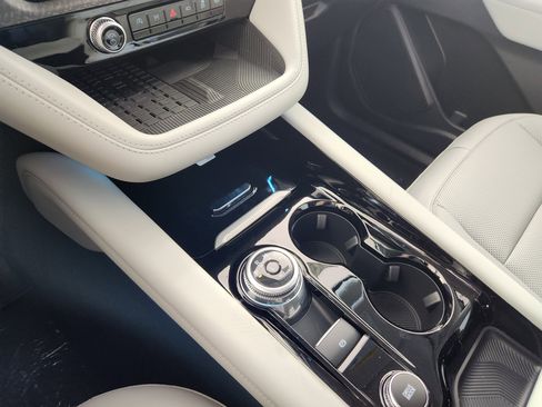 New 2025 Ford Explorer Platinum w/ Ultimate Package image 17