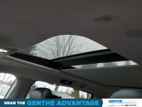 Used 2019 Chrysler Pacifica Limited image 9