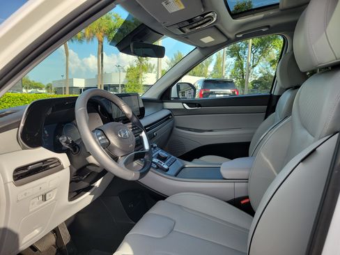 Used 2024 Hyundai Palisade SEL w/ Premium Package FWD image 13