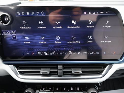 New 2026 Chevrolet Equinox EV LT image 19