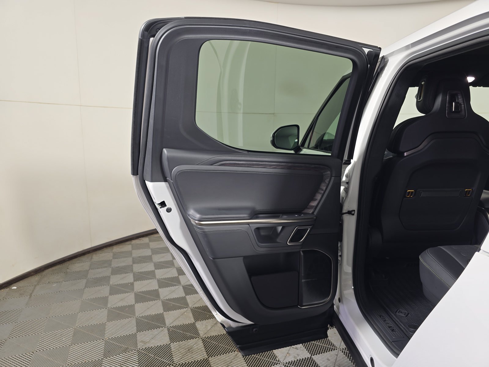 Used 2022 Rivian R1T Adventure AWD/4WD image 17