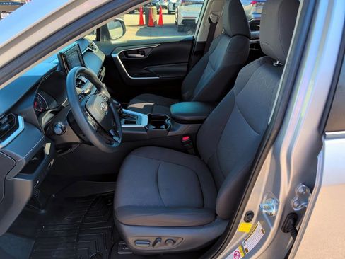Used 2019 Toyota RAV4 XLE w/ Convenience Package image 8