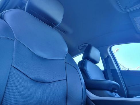 Used 2017 Chevrolet Volt LT w/ Comfort Package image 19