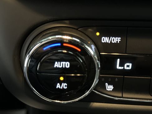 Used 2022 Chevrolet TrailBlazer RS w/ Technology Package AWD/4WD image 33