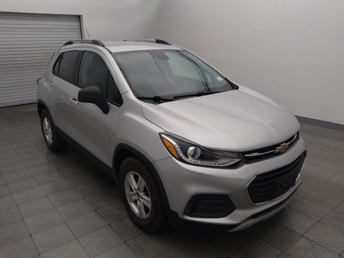 Used 2021 Chevrolet Trax LT w/ LT Convenience Package FWD image 13