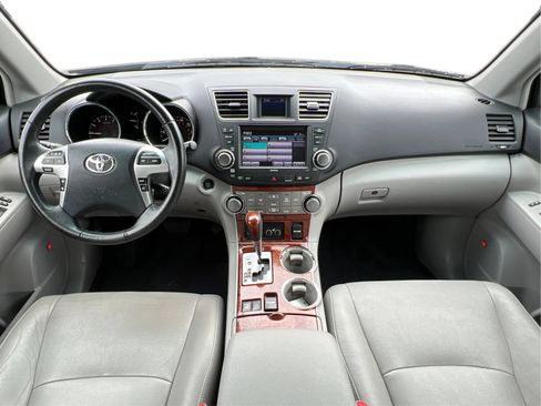 Used 2011 Toyota Highlander Limited w/ Tow Pkg AWD/4WD image 37