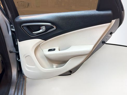 Used 2016 Chrysler 200 Limited FWD image 27