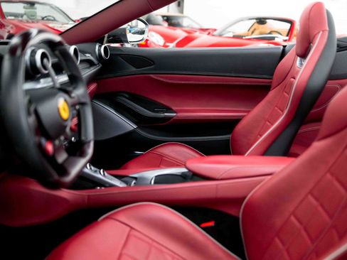 Used 2020 Ferrari Portofino RWD image 57