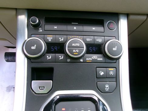 Used 2017 Land Rover Range Rover Evoque SE image 16