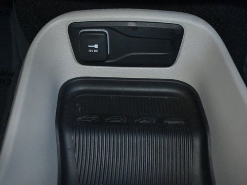 Used 2024 Chrysler Voyager LX image 29