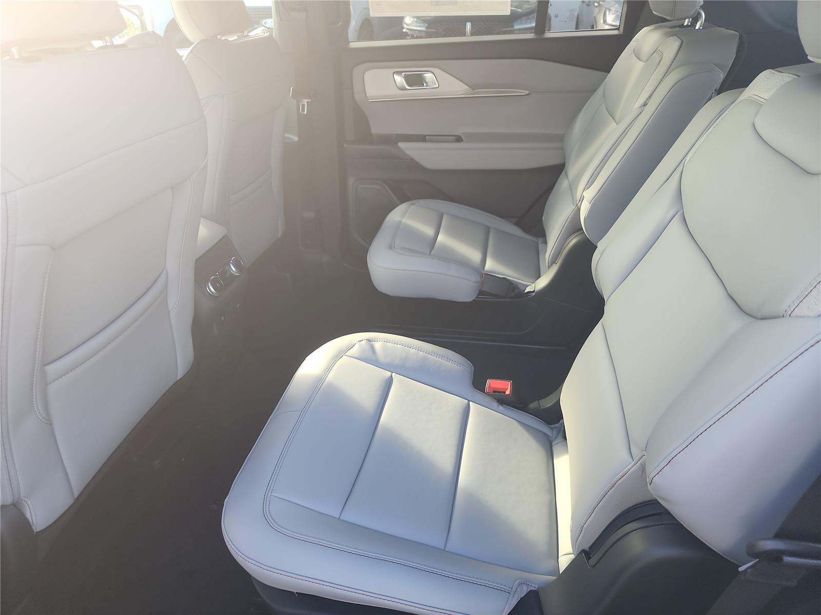 New 2027 Ford Explorer Active w/ Active Comfort Package RWD image 16