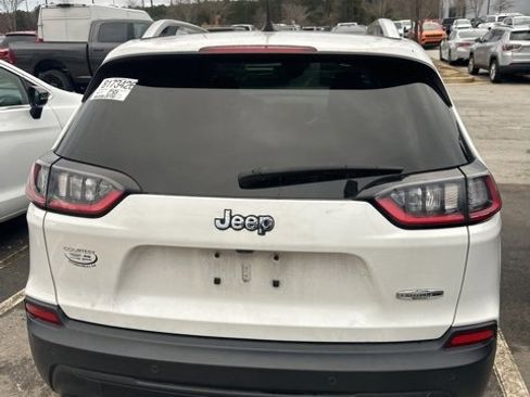 Certified 2021 Jeep Cherokee Latitude Plus w/ Sun & Sound Group image 3