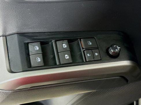 Certified 2023 Toyota Tacoma SR5 AWD/4WD image 17