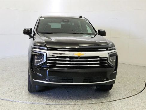 New 2026 Chevrolet Suburban LT w/ Comfort Package AWD/4WD image 2