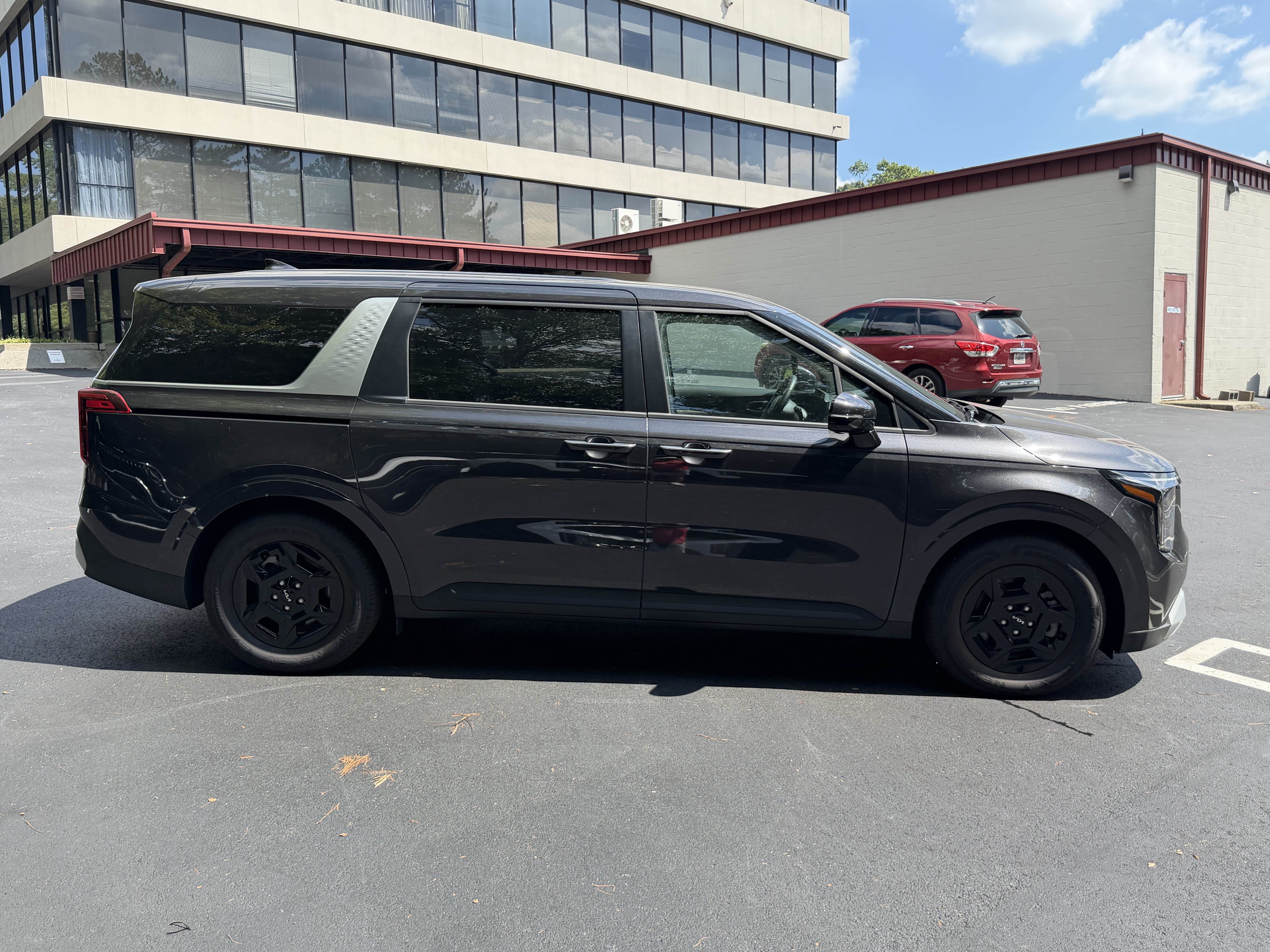 Certified 2026 Kia Carnival FWD image 8