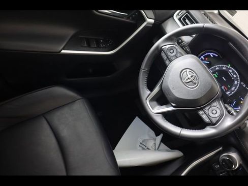 Used 2019 Toyota RAV4 Limited image 15
