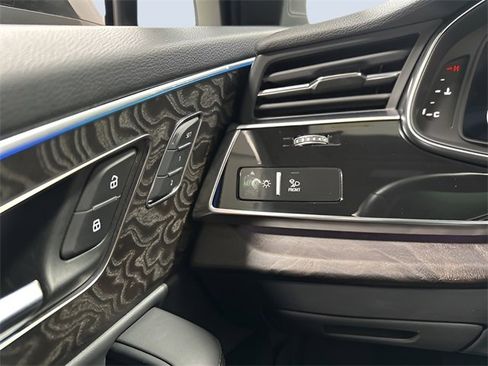 Used 2023 Audi Q7 3.0T Prestige image 16