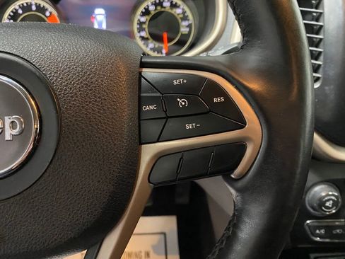 Used 2018 Jeep Cherokee Limited image 17